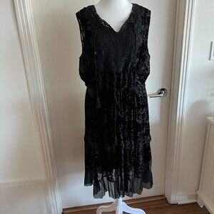 Flattering Elie Tahari black cocktail dress!